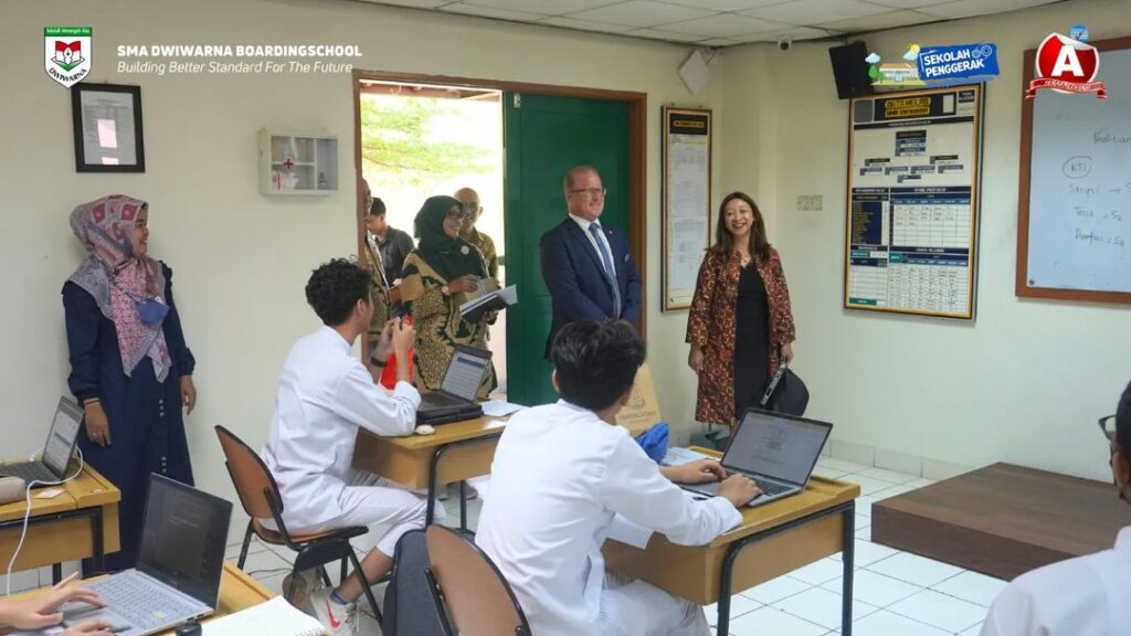 Immersion Program SMA Dwiwarna dengan Hunting Tower School Australia 1 kunjungan Hunting Tower School ke SMA Dwiwarna