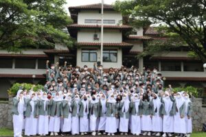 SMA swasta terbaik, SMA Dwiwarna (Boarding School)