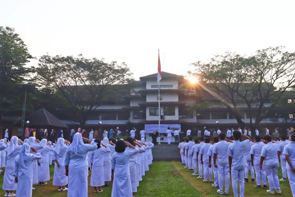 Cara Memilih Sekolah Asrama yang Tepat untuk Anak 1 cara memilih sekolah asrama