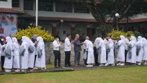 contoh gotong royong di sekolah
