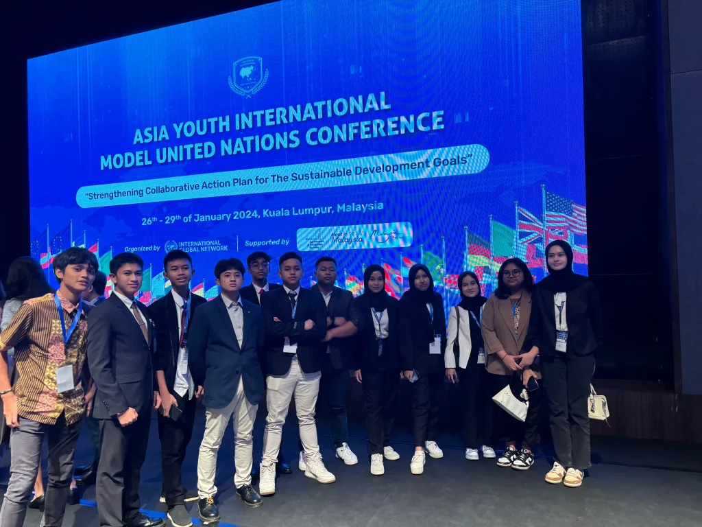Prestasi Luar Biasa Peserta Didik SMA Dwiwarna di AYIMUN Kuala Lumpur 2 AYIMUN 06