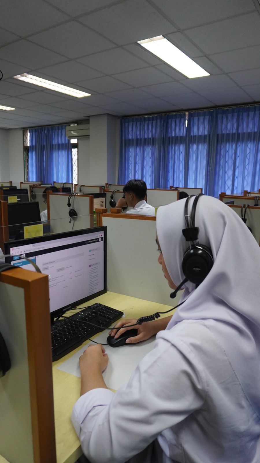 fungsi laboratorium komputer SMA Dwiwarna