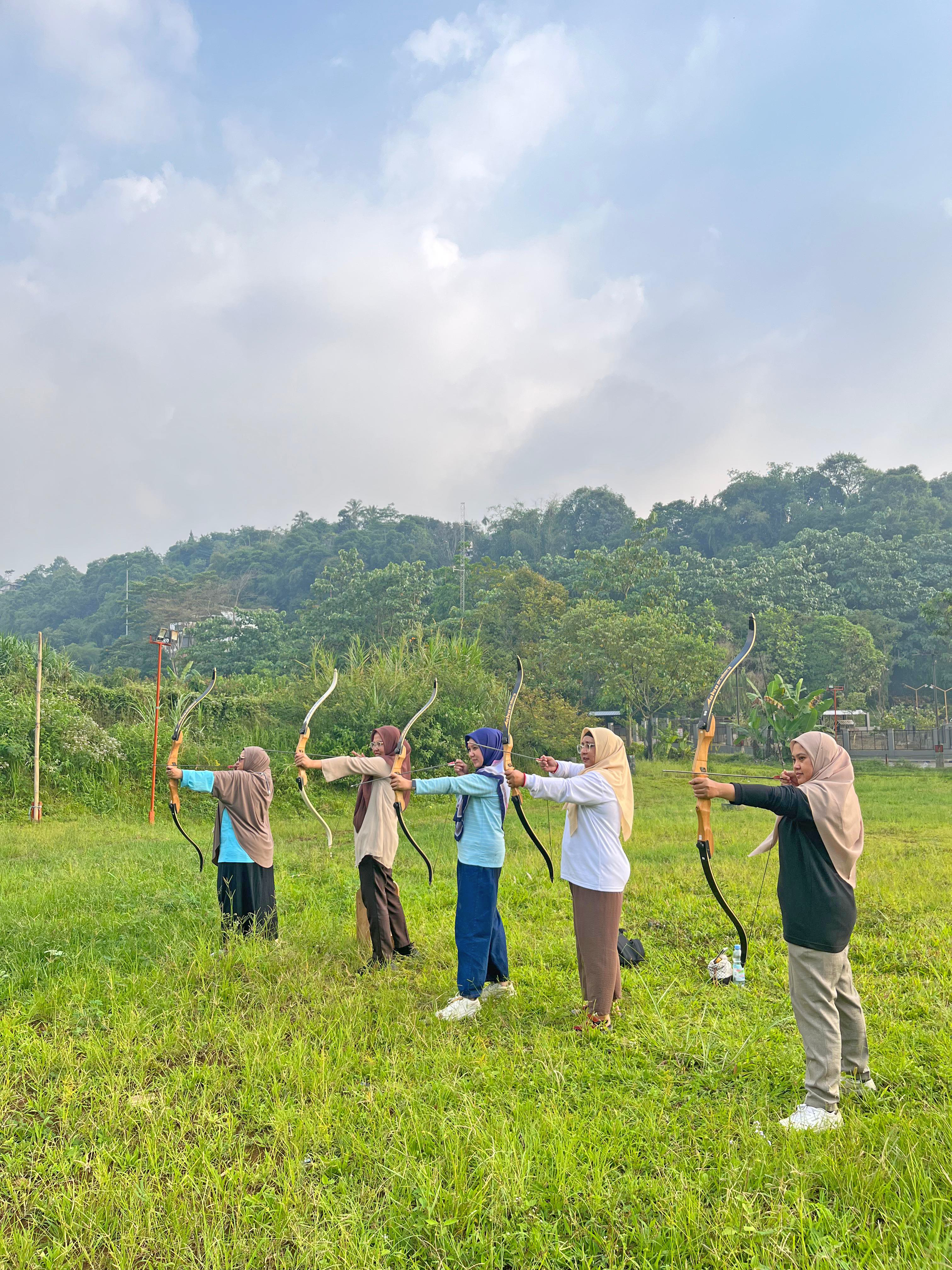 Leader Bootcamp Dwiwarna 2025: Memperkuat Visi, Misi dan Nilai Dalam Meningkatkan Langkah Strategis Dwiwarna 7 Hari Terakhir: Kegiatan Archery