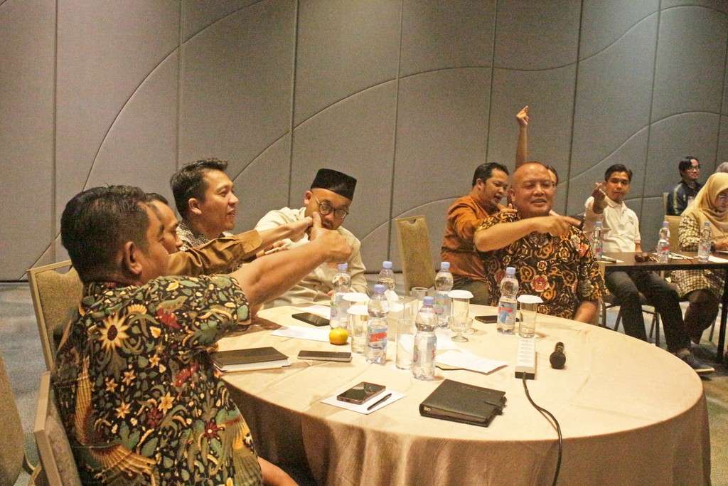 Leader Bootcamp Dwiwarna 2025: Memperkuat Visi, Misi dan Nilai Dalam Meningkatkan Langkah Strategis Dwiwarna 4 Hari 3 Diskusi opsi 1