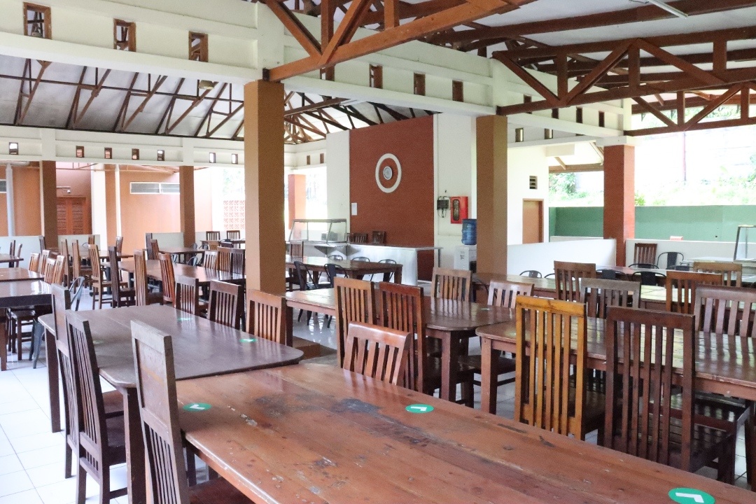 Mengintip Kehidupan Asrama SMA Islam yang Modern dan Nyaman 1 DW Mart dan DW Cafe untuk menunjang kegiatan siswa