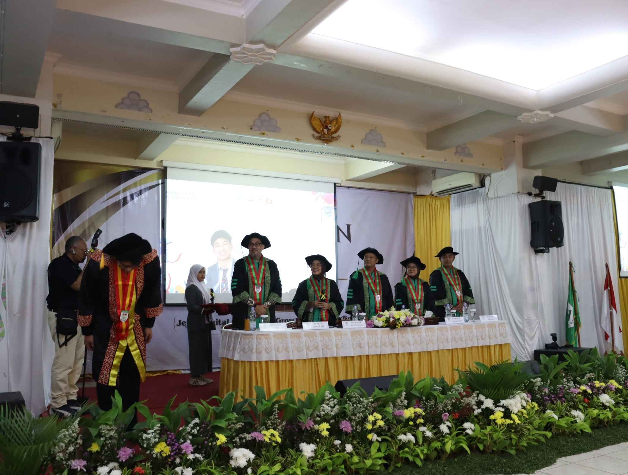 Selamat dan Sukses Wisuda Angkatan 26! Kami Bangga! 1 Acara Wisuda Angkatan 26