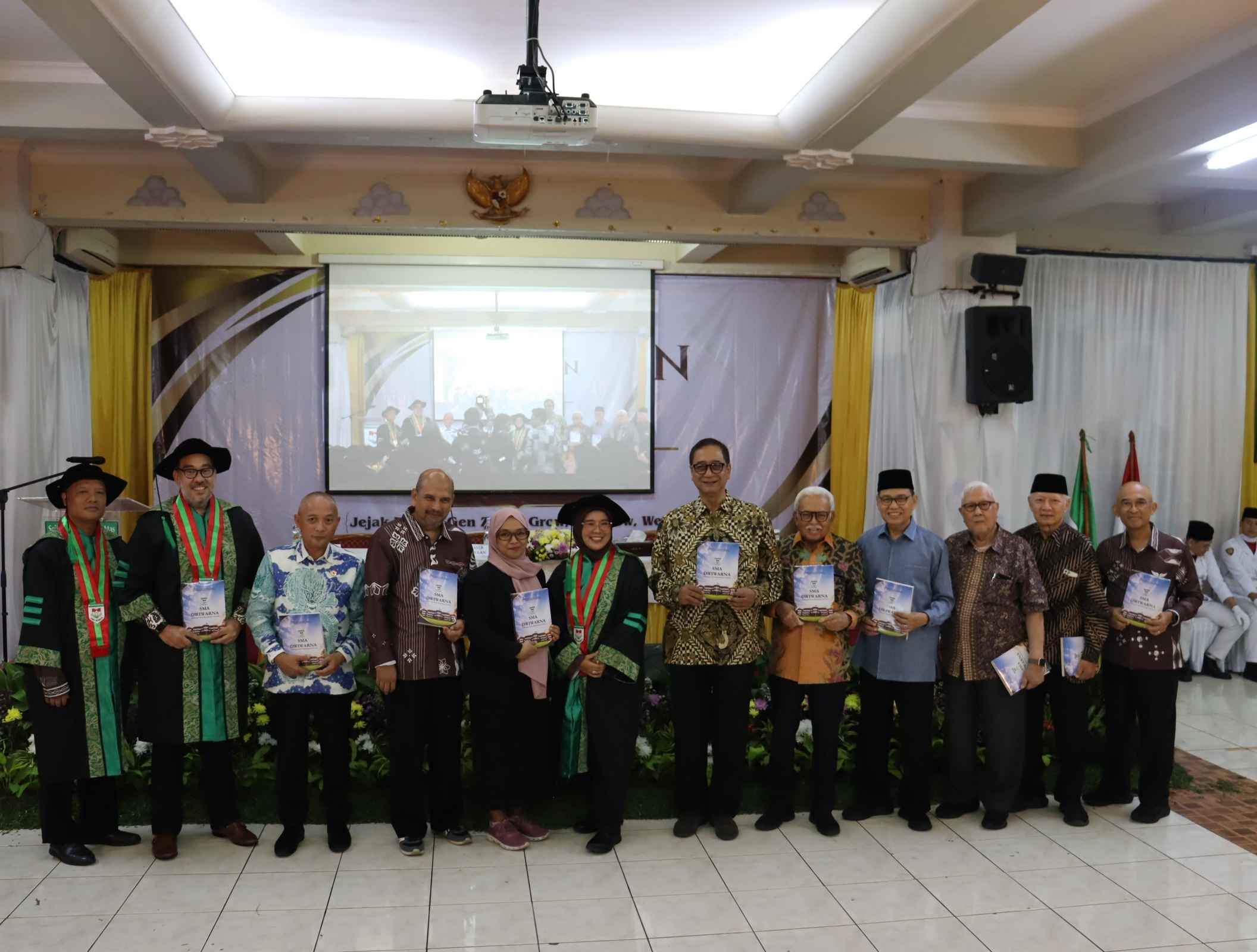 Selamat dan Sukses Wisuda Angkatan 26! Kami Bangga! 3 Peluncuran Buku 25 Tahun Dwiwarna