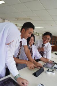 Peluang yang terbuka lebar untuk peran perempuan di bidang STEM